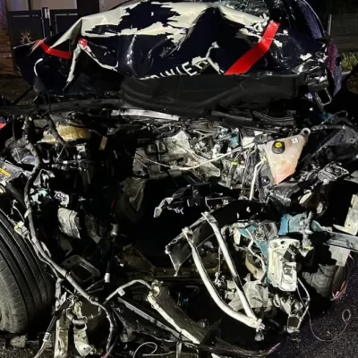 Montebelluna, frontale tra un’auto e una pattuglia dei carabinieri durante il maltempo: grave un militare, feriti due bambini