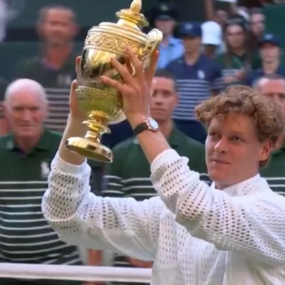 Sinner, quanto ha guadagnato vincendo Wimbledon: assegno record e quarto posto nel prize money all-time