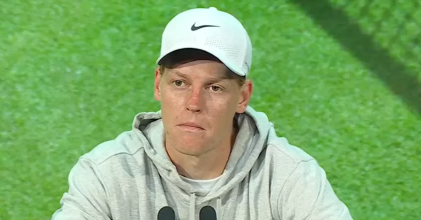 Sinner ai quarti di Wimbledon, battibecco in conferenza: “Sembra tu conosca la situazione meglio di me”