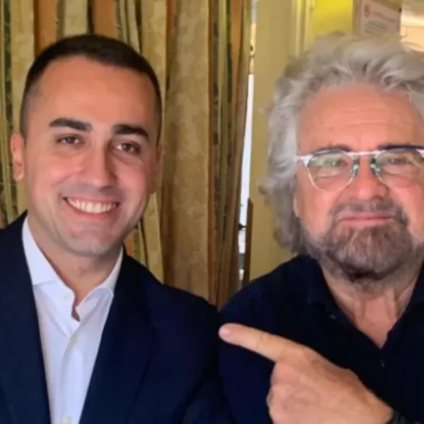 Di Maio spunta alla Camera nel giorno dell’attacco di Grillo a Conte e gela tutti: “Chiedetelo ai palazzi!”