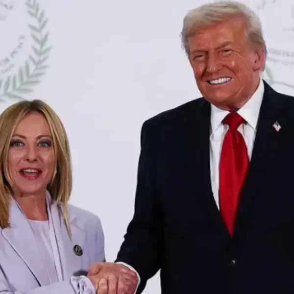 Vertice Nato ad Ankara, Meloni e Trump allo stesso tavolo alla cena: “Rapporti cordiali”