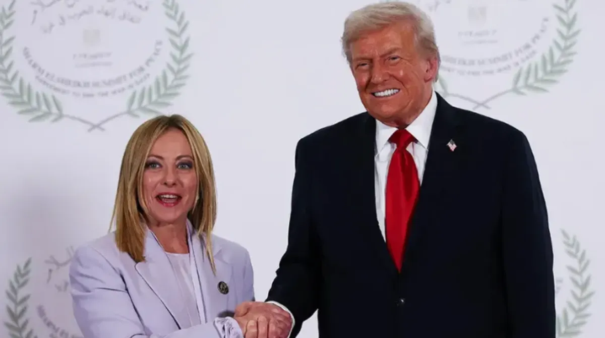 Vertice Nato ad Ankara, Meloni e Trump allo stesso tavolo alla cena: "Rapporti cordiali"