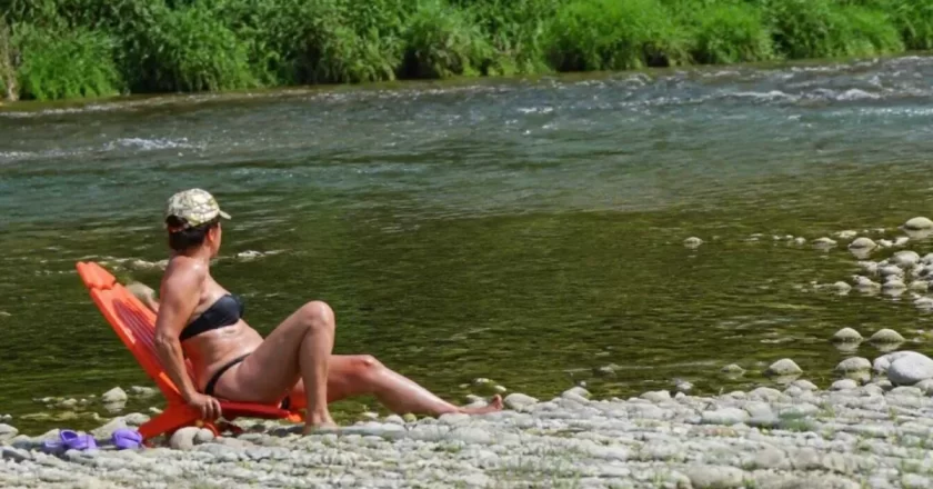 Multata per il t*pless sul fiume a Cividale, fa ricorso: il caso finisce davanti al giudice di pace