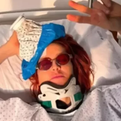Noemi dopo la caduta dal palco parla dall’ospedale: “Grande spavento, ma sto bene”