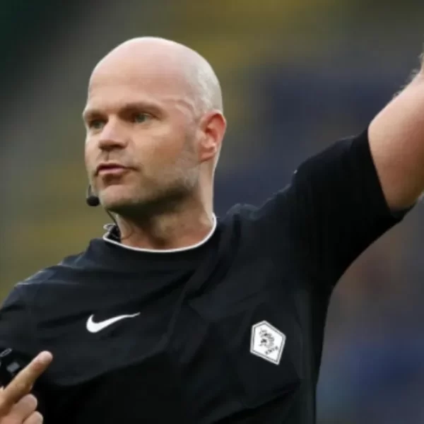 Lutto nel calcio: morto a 38 anni l’arbitro olandese Rob Dieperink. Sarebbe dovuto andare ai Mondiali