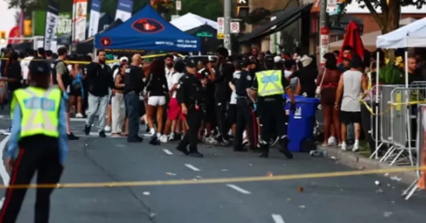 Spari al festival della salsa a Toronto: due morti e sei feriti, killer in fuga