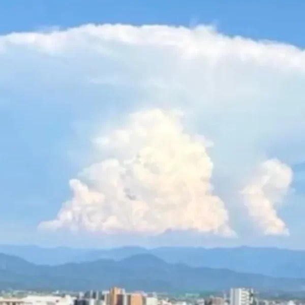 “Sembra una bomba atomica”: cos’è la gigantesca nube apparsa dopo il terremoto