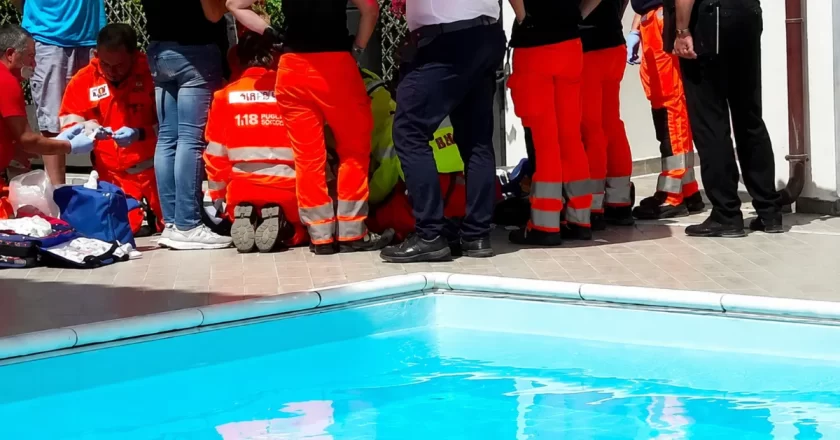 Tragedia in hotel, bimba di 4 anni muore annegata nella piscina: indagini in corso