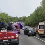Schianto frontale all’imbocco della galleria: morte tra le lamiere. Soccorsi sul posto