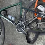 Lanzo Torinese, investe un gruppo di ciclisti dopo una lite: quattro feriti, uno è grave. L’automobilista si è costituito