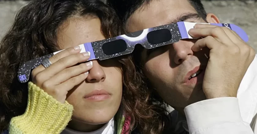 Eclissi 12 agosto senza occhialini: due metodi sicuri per vederla