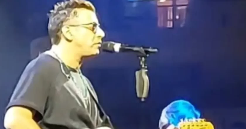 Francesco Gabbani interrompe il concerto a Letojanni per un malore