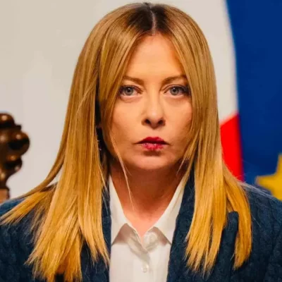 Carburanti, Campi Flegrei e scuola: le misure del Cdm e la valanga di critiche sotto il post di Meloni