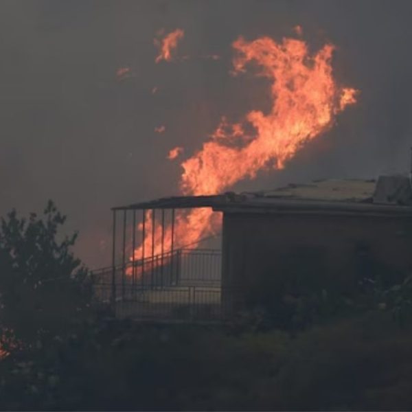 “Sembrava l’inferno”. Italia, centinaia di persone evacuate per l’incendio devastante