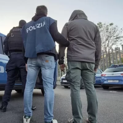 Evade dai domiciliari per un colloquio d’amore in carcere: arrestata Nefertari Mancini, figlia dei boss della Banda della Magliana