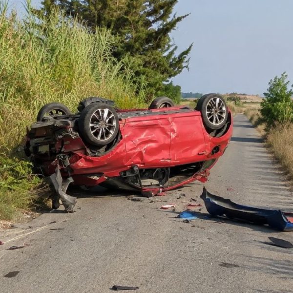 Tragedia alla rotatoria, papà e figlia 14enne morti in modo atroce. È successo in un istante