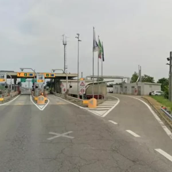 Pavia, 31enne muore in auto durante un viaggio: soccorsi inutili sulla A21