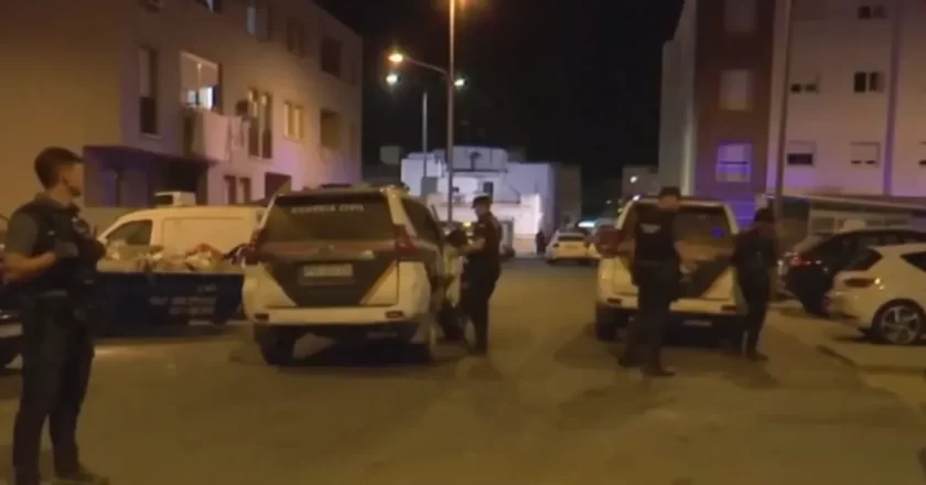 Spagna, sparatoria a Isla Cristina: uccisi una donna incinta, il figlio e la madre