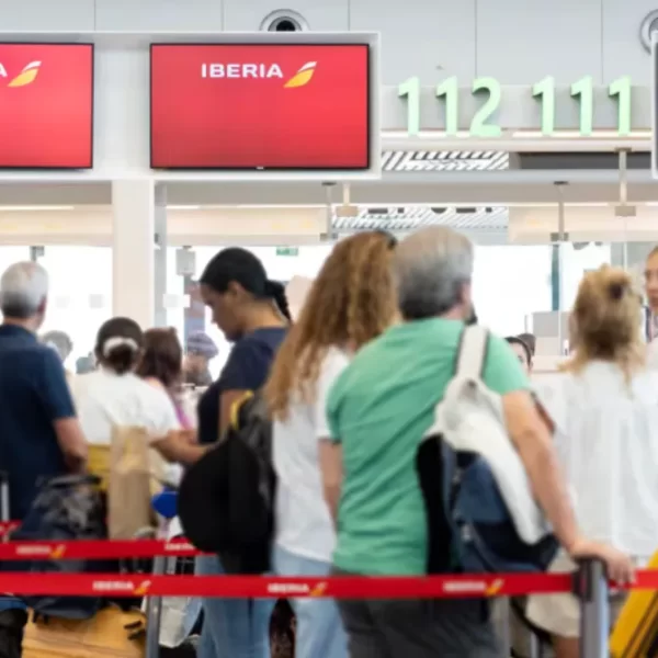 Spagna, scattano i controlli per chi arriva dall’Italia: famiglie bloccate a Minorca e disagi negli aeroporti