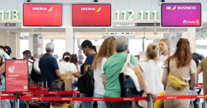 Spagna, scattano i controlli per chi arriva dall’Italia: famiglie bloccate a Minorca e disagi negli aeroporti