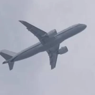 Falso allarme all’aeroporto: aereo Flydubai segnala dirottamento, decollano i caccia israeliani. Cos’è successo davvero