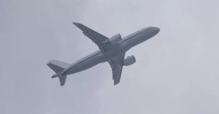 Falso allarme all’aeroporto: aereo Flydubai segnala dirottamento, decollano i caccia israeliani. Cos’è successo davvero