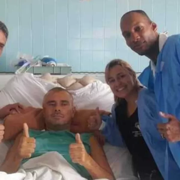 Alessandro Di Battista torna a scrivere dopo il malore. “Sto meglio, i medici cubani mi hanno salvato”. E accusa gli USA