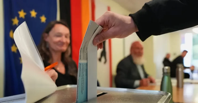Elezioni regionali in Germania, gli exit poll: AfD prima in Meclemburgo, Linke davanti a Berlino. Merz: «Un disastro, ma vado avanti»
