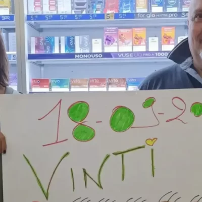 Gratta e Vinci da 10 euro, vince 2 milioni: «Per poco non sveniva». La fortunata è una cliente abituale