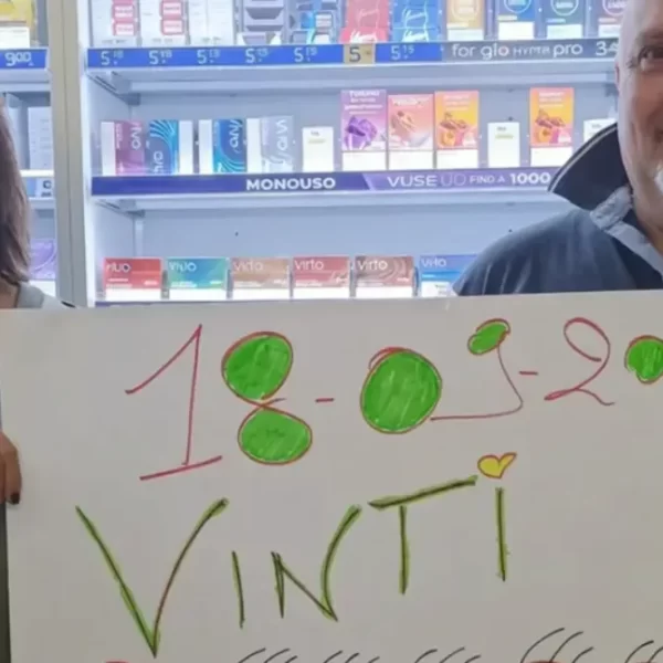 Gratta e Vinci da 10 euro, vince 2 milioni: «Per poco non sveniva». La fortunata è una cliente abituale