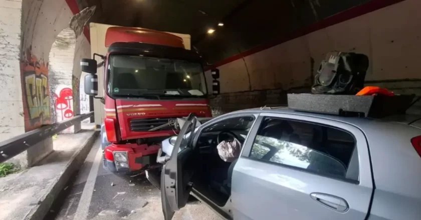 Scontro frontale in galleria sulla 237 del Caffaro: tre feriti, un ragazzino trasportato in elicottero al Pediatrico