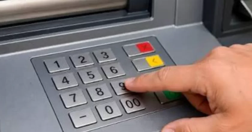 Postamat, cos’è davvero il tasto 9 per il prelievo senza carta: come funziona con lo smartphone