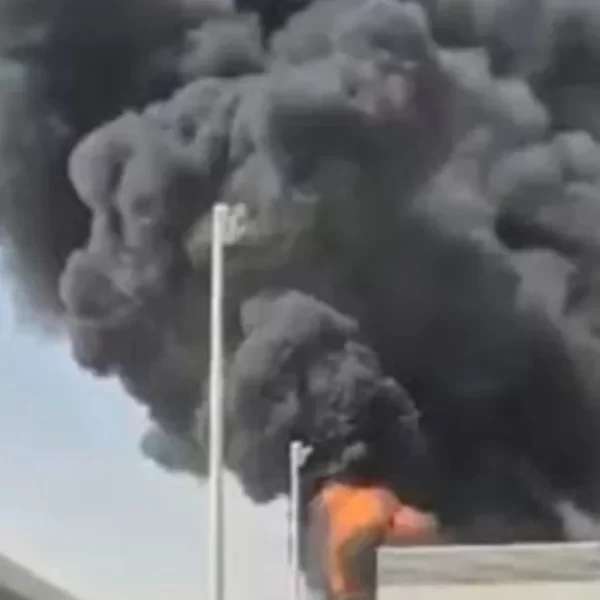 Esplosione spaventosa all’aeroporto, tutti in fuga: evacuazione in corso