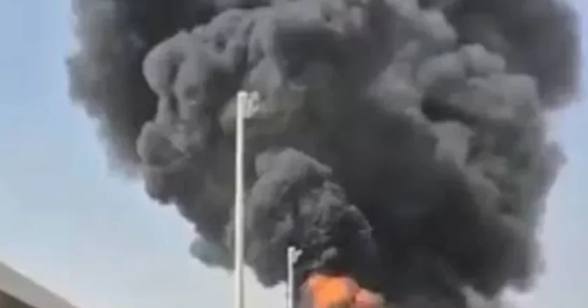 Esplosione spaventosa all’aeroporto, tutti in fuga: evacuazione in corso