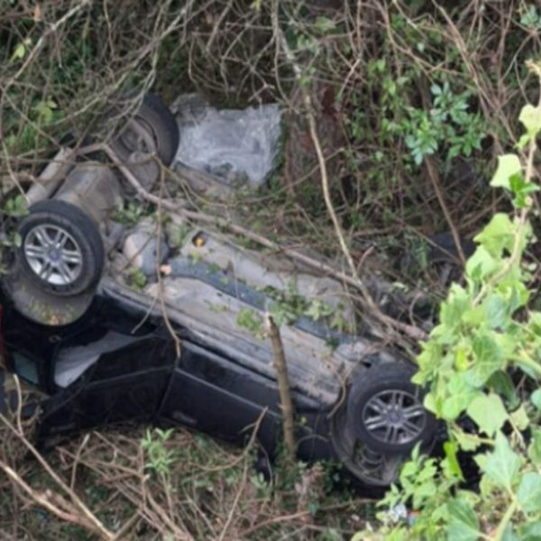Italia, auto con 5 ragazzi precipita dal belvedere: tragedia