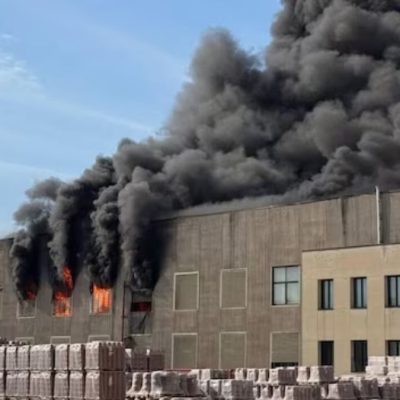 Italia, maxi incendio devastante: case evacuate