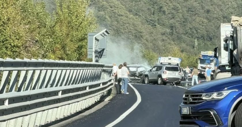 Terribile incidente, più auto coinvolte: situazione grave