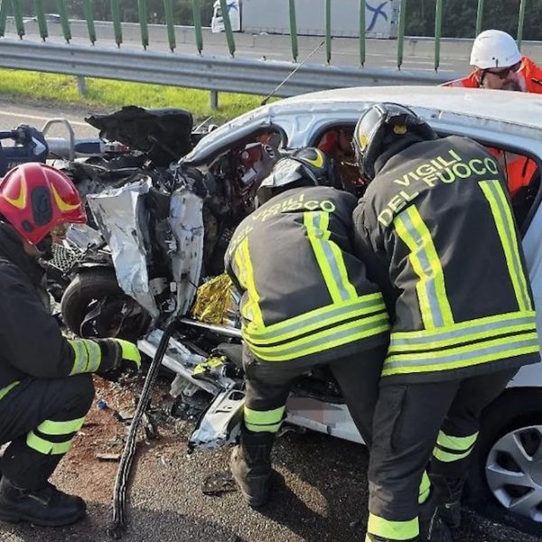 Frontale violentissimo, Pierina muore. Scoperta atroce sull’altra auto: “Lui alla guida”