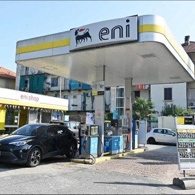 Carburanti, Eni taglia ancora il gasolio: prezzo consigliato a 2,19 euro al litro