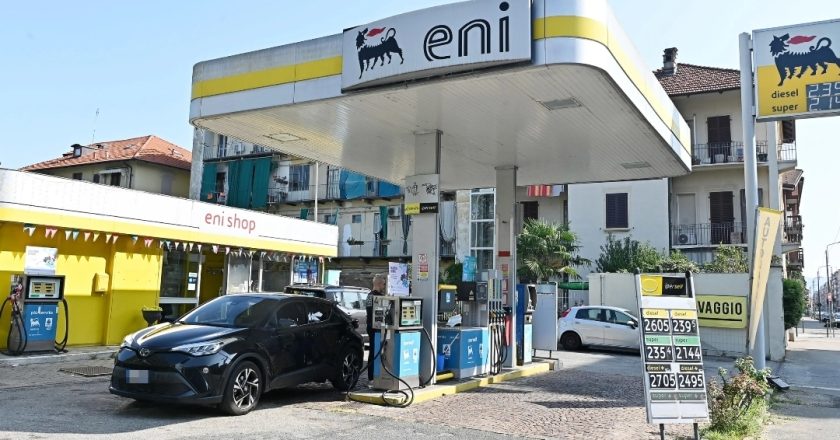 Carburanti, Eni taglia ancora il gasolio: prezzo consigliato a 2,19 euro al litro