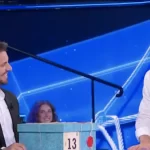 Affari Tuoi, Francesco non sapeva del tatuaggio della fidanzata: la battuta di De Martino