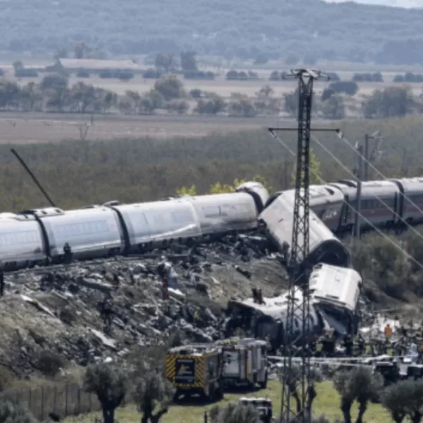 Incidente ferroviario in Spagna, 7 italiani coinvolti: 2 risultano dispersi, 5 sono stati rintracciati