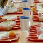 “Salmonella, non mangiateli”. Stop anche nelle mense dei bambini, è allarme
