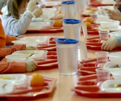 “Salmonella, non mangiateli”. Stop anche nelle mense dei bambini, è allarme