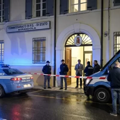 Duplice omicidio a Mirandola, coniugi decapitati in casa: chi erano le vittime e il figlio sentito dalla polizia