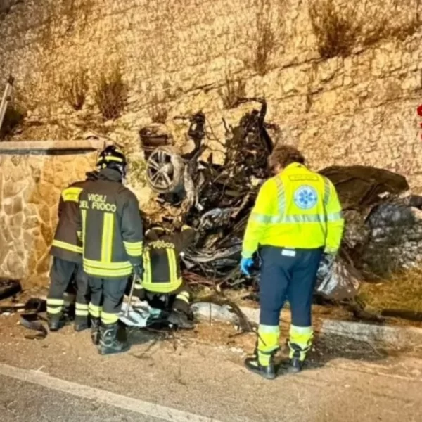 Stefano Fiori muore a 21 anni in un incidente: lo schianto contro il muro a San Severino